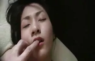 XXX Orgasme penis kecilnya rampasan di kandangnya di Hitachi dinding. sex jepang mom and son