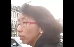 XXX Anak itu bokep jepang new melihat pacarnya di sofa mencari uang.